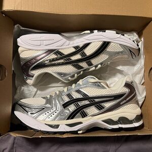 Asics Gel-Kayano 14 in Cream and Black